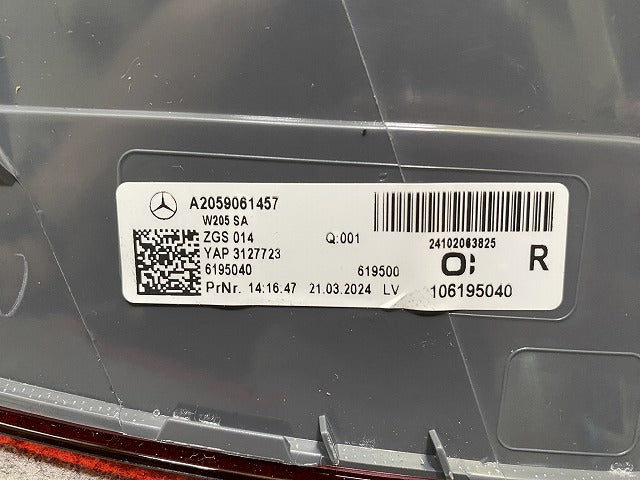 新品!Cクラス W205 純正 右 テールランプ/ライト/レンズ LED A2059061457 A205906145764 メルセデスベンツ(144271)