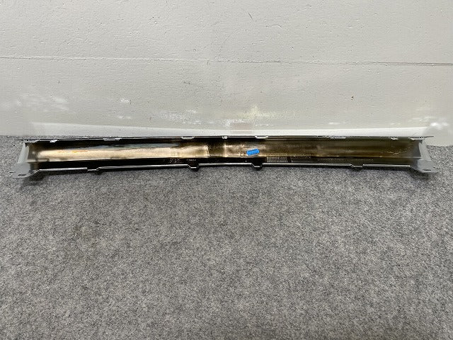 新品!Cクラス W205/AMG 純正 フロント バンパーメッキモール/ガーニッシュ A 205 885 1574 A 2058851574 メッキ メルセデスベンツ(144305)