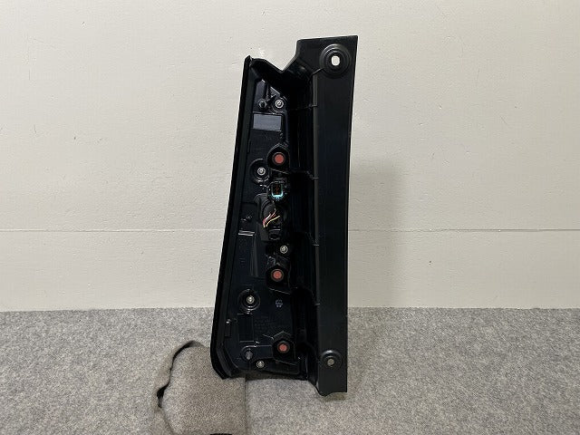 セレナ ハイウェイスター/X/XV/C28/NC28/GC28 e-POWER/オーテック/FC28/FNC28/GFC28 純正 右 テールランプ LED 220-2379Y(144337)