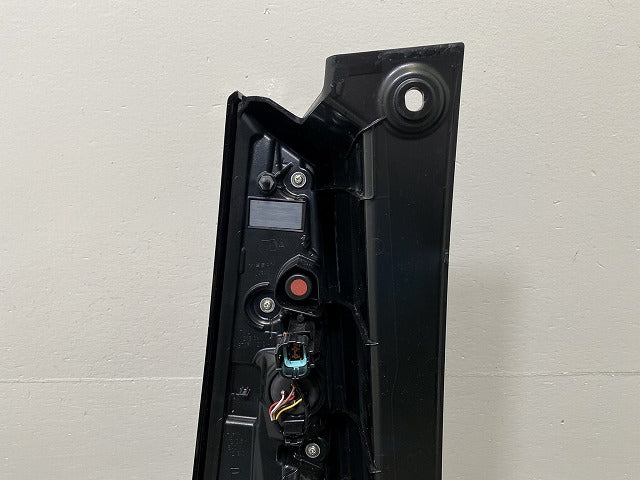 セレナ ハイウェイスター/X/XV/C28/NC28/GC28 e-POWER/オーテック/FC28/FNC28/GFC28 純正 右 テールランプ LED 220-2379Y(144337)
