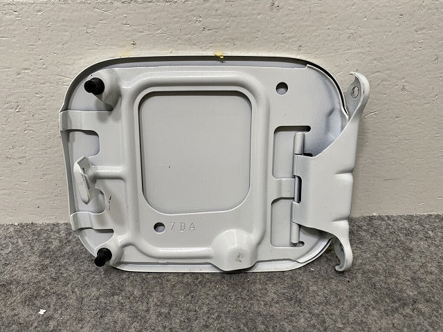セレナ ハイウェイスター/S/X/G/XV/C27/GFC27/GFNC27/GC27/GNC27 e-POWER/HC27/HFC27 純正  フューエルフィラ オープニング リッド(144338)
