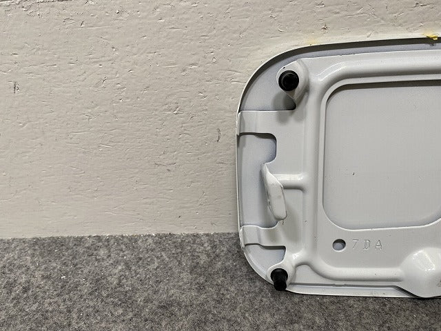 セレナ ハイウェイスター/S/X/G/XV/C27/GFC27/GFNC27/GC27/GNC27 e-POWER/HC27/HFC27 純正  フューエルフィラ オープニング リッド(144338)