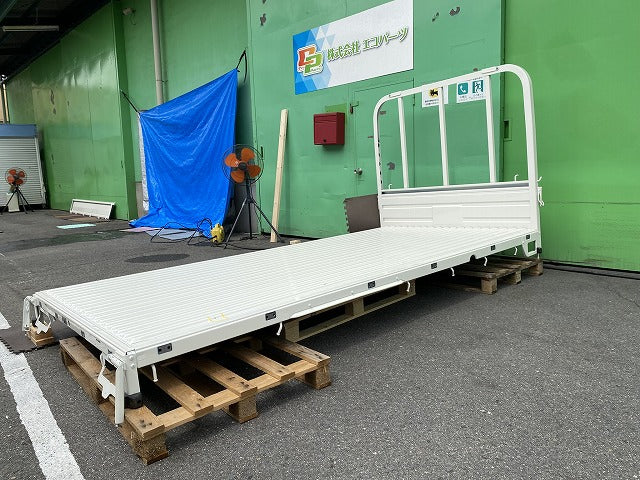 新車取り外し!ダイナ/トヨエース/デュトロ 平成23年7月? 標準車 1.5t 純正 リア 荷台/ボディ ホワイト ソリッド トヨタ(144363)