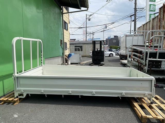 新車取り外し!ダイナ/トヨエース/デュトロ 平成23年7月? 標準車 1.5t 純正 リア 荷台/ボディ 関西自社配送 ホワイト トヨタ(144364)