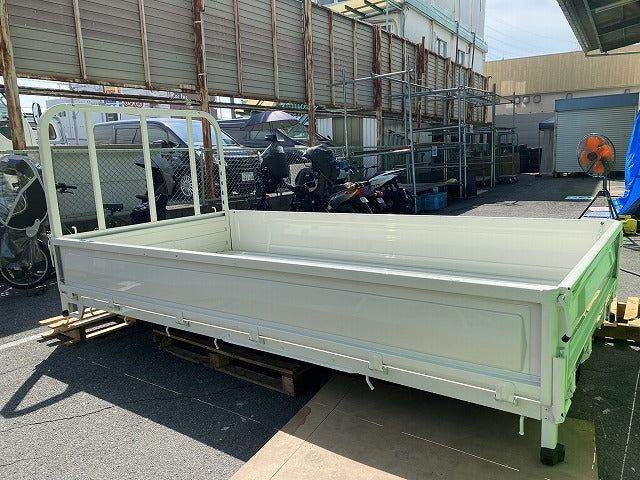 新車取り外し!ダイナ/トヨエース/デュトロ 平成23年7月? 標準車 1.5t 純正 リア 荷台/ボディ 関西自社配送 ホワイト トヨタ(144366)