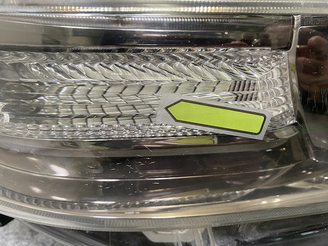 ヴェルファイア 20系/ANH20W/GGH20W/ANH25W/GGH25W ハイブリッド/ATH20W 純正 右 ヘッドライト/ランプ キセノン HID レベライザー (144422)