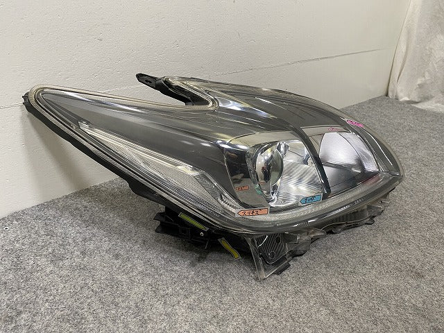 プリウス ZVW30 純正 後期 右 ヘッドライト/ランプ キセノン HID バラスト レベライザー AFS無 刻印モ KOITO 47-52 トヨタ(144423)
