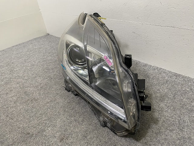 プリウス ZVW30 純正 後期 右 ヘッドライト/ランプ キセノン HID バラスト レベライザー AFS無 刻印モ KOITO 47-52 トヨタ(144423)