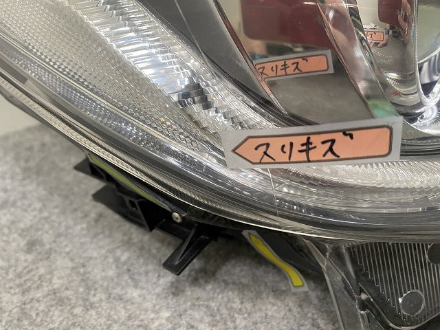 プリウス ZVW30 純正 後期 右 ヘッドライト/ランプ キセノン HID バラスト レベライザー AFS無 刻印モ KOITO 47-52 トヨタ(144423)