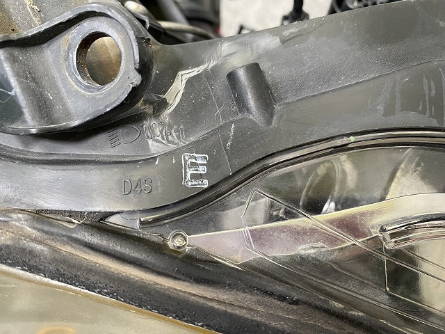 IS GSE20/GSE21/GSE25 純正 前期 中期 右 ヘッドライト/ランプ キセノン HID AFS付 刻印E KOITO 53-33 レクサス(144424)