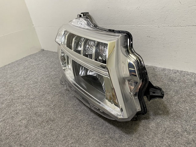 ルーミー/トール/カスタム M900A/M910A/M900S/M910S 純正 前期 右 ヘッドライト LED レベライザー 刻印12M W3918 81130-B1220(144457)