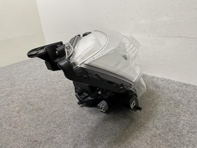 ルーミー/トール/カスタム M900A/M910A/M900S/M910S 純正 前期 右 ヘッドライト LED レベライザー 刻印12M W3918 81130-B1220(144457)
