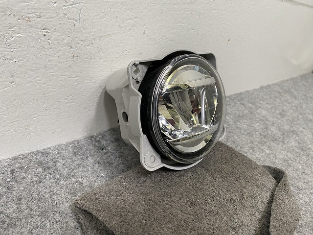 純正 右 フォグランプ/フォグライト LED 刻印0036 KOITO 114-11092 81210-B1110 ダイハツ/トヨタ/ホンダ/スバル/スズキ 汎用(144463)