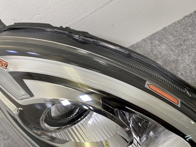 パッソ モーダ M700A/M710A 純正 右前 ヘッドライト/ランプ LED レベライザー KOITO 100-69028 81130-B1260 トヨタ(144466)