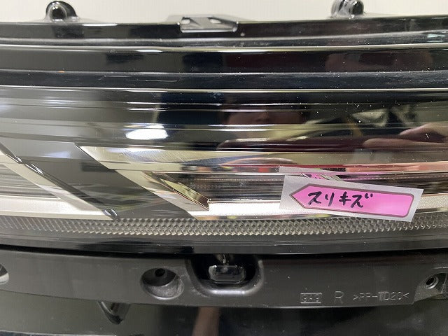 ヴォクシー VOXY 90系/ZWR90W/ZWR95W/MZRA90W/MZRA95W 純正 右 ヘッドライト/ランプ 刻印V8 ICHIKOH V1-4/81110-V1080 トヨタ(144468)