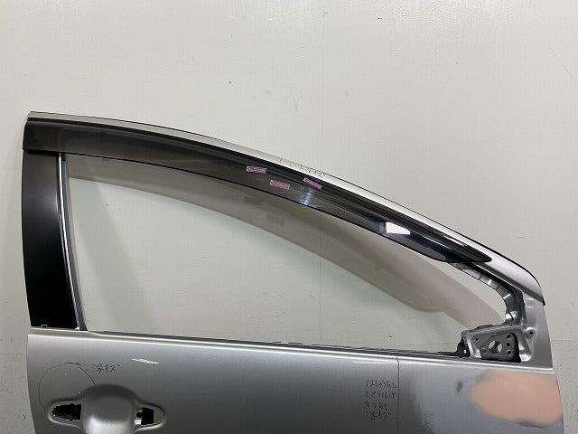 アクア/AQUA NHP10 純正 右 フロント ドア バイザー付 シルバーメタリック 1F7 トヨタ(144485)