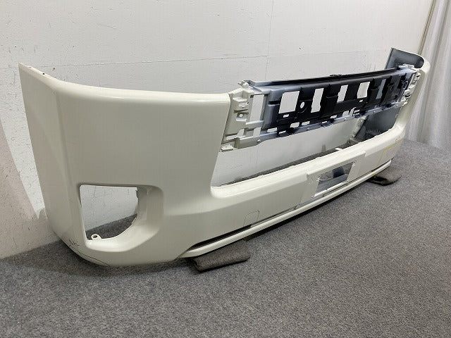 ハイエース/レジアスエース 200系/4型/5型/6型/7型/標準 純正 後期 フロントバンパー 52119-26650 ホワイト 058 トヨタ(144487)