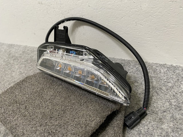 スカイライン/SKYLINE V37/YV37/HV37/HNV37/ZV37/400R 純正 右 ウィンカー LED STANLEY W1176 日産(144520)