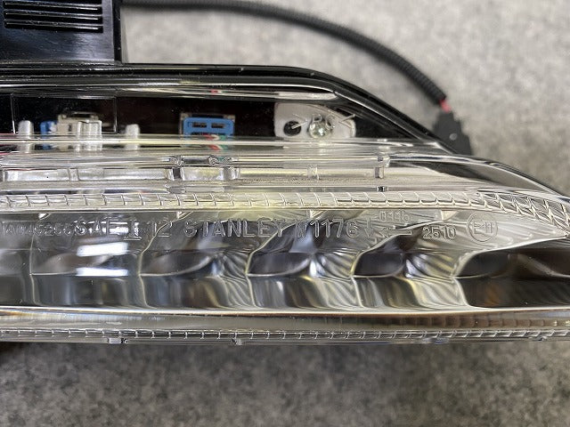 スカイライン/SKYLINE V37/YV37/HV37/HNV37/ZV37/400R 純正 右 ウィンカー LED STANLEY W1176 日産(144520)