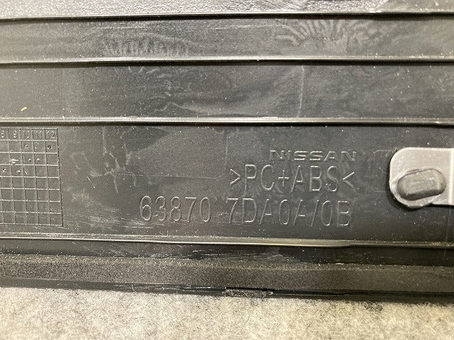 セレナ ハイウェイスター/X/XV/C28/NC28/GC28 e-POWER/FC28/FNC28/GFC28 純正 右 フロント フェンダー フィニッシャー 63870 7DA0A(144525)