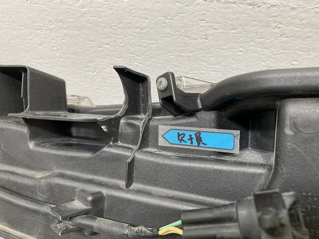 NX 200t/AGZ10/AGZ15 300h/AYZ10/AYZ15 純正 前期 左 ウィンカー LED KOITO 78-13 レクサス(144537)