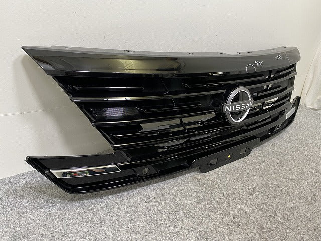 セレナ X/XV/C28/NC28 e-POWER/GC28 純正 フロント グリル/ラジエーターグリル 62310 7DA0A/62310 7DA1A ブラック ソリッド 日産(144553)