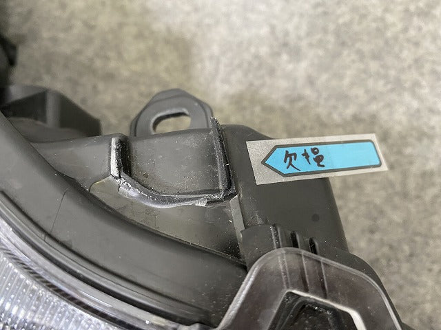 アクア/AQUA MXPK10/MXPK11/MXPK15/MXPK16 純正 右 ヘッドライト/ランプ レベライザーLED 刻印X4 KOITO 52-335 81105-52N70 トヨタ(144559)