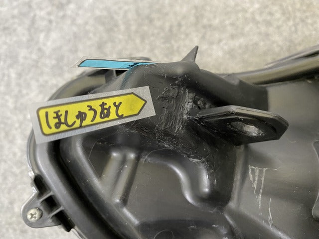 アクア/AQUA MXPK10/MXPK11/MXPK15/MXPK16 純正 右 ヘッドライト/ランプ レベライザーLED 刻印X4 KOITO 52-335 81105-52N70 トヨタ(144559)