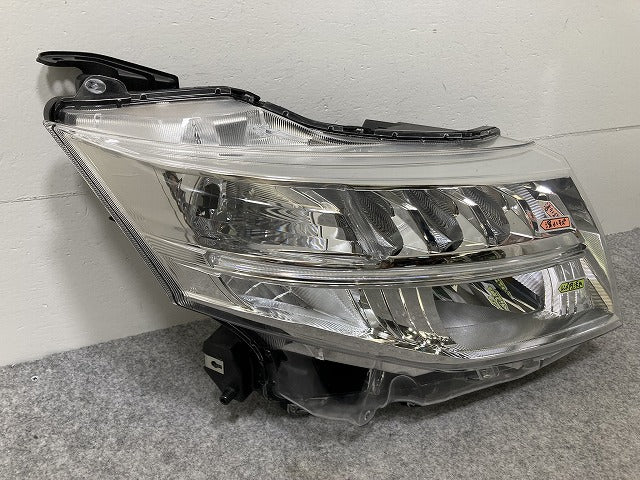 ルーミー/トール/カスタム 純正 前期 右 ヘッドライト/ランプ レベライザーLED STANLEY W3918 81130-B1220 トヨタ(144565)