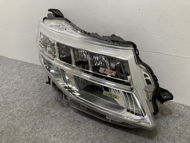 ルーミー/トール/カスタム 純正 前期 右 ヘッドライト/ランプ レベライザーLED STANLEY W3918 81130-B1220 トヨタ(144565)