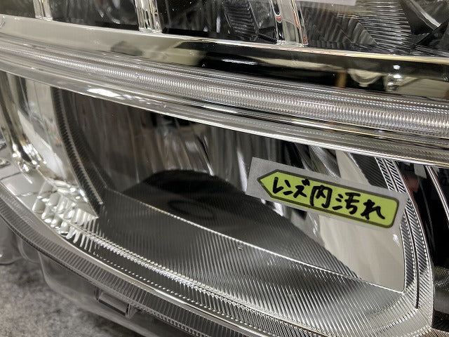 ルーミー/トール/カスタム 純正 前期 右 ヘッドライト/ランプ レベライザーLED STANLEY W3918 81130-B1220 トヨタ(144565)