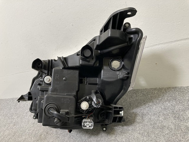 ルーミー/トール/カスタム 純正 前期 右 ヘッドライト/ランプ レベライザーLED STANLEY W3918 81130-B1220 トヨタ(144565)