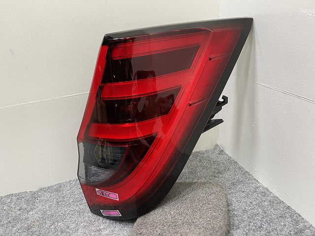 ノア NOAH G/X/Z 90系/MZRA90W/95W ハイブリッド/ZWR90W/95W 右 テールランプ/ライト/レンズ LED 刻印HR KOITO V1-6 81551-V1050(144567)