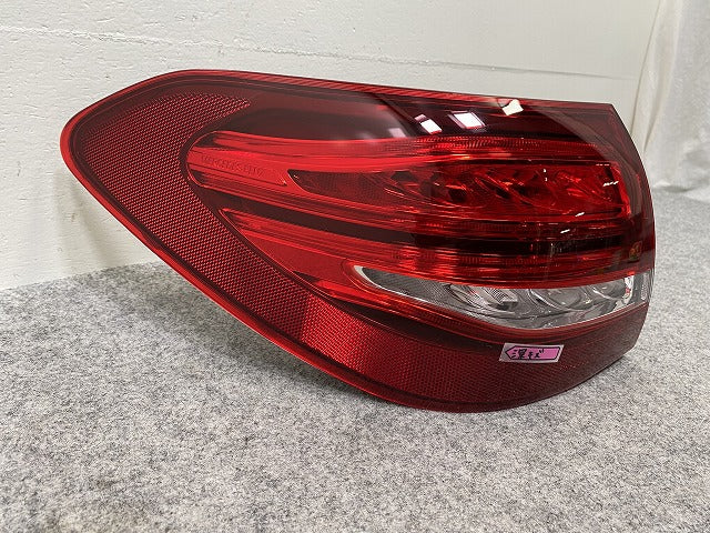 新品!Cクラス/ワゴン W205 純正 左 テールランプ/ライト/レンズ LED A2059065100 A 2059065100 メルセデスベンツ(144646)