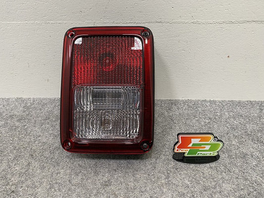 新品!ジープ ラングラー JK36S 純正 右 テールランプ/ライト/レンズ ハロゲン 55078146AG 55078146AG クライスラー(144651)