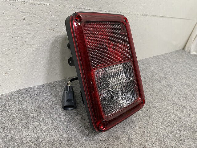 新品!ジープ ラングラー JK36S 純正 右 テールランプ/ライト/レンズ ハロゲン 55078146AG 55078146AG クライスラー(144651)
