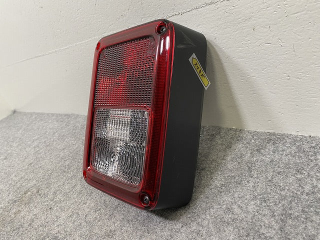 新品!ジープ ラングラー JK36S 純正 右 テールランプ/ライト/レンズ ハロゲン 55078146AG 55078146AG クライスラー(144651)