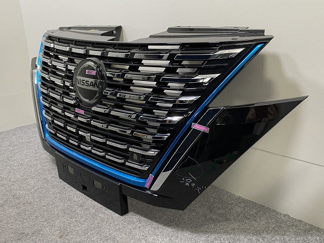 セレナ/ハイウェイスター C27/GFC27/GFNC27 e-POWER/HFC27 純正 後期 フロント グリル/ラジエーターグリル カメラ穴付 62310 5TT8D(144652)