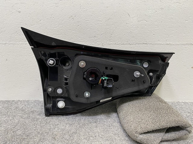 ヤリスクロス MXPB10/MXPB15/HV/MXPJ10/MXPJ15 純正 右 テールランプ/ライト/レンズ LED ICHIKOH 52-332/81580-52420 ブラック ソリッド