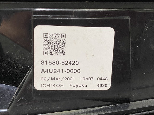 ヤリスクロス MXPB10/MXPB15/HV/MXPJ10/MXPJ15 純正 右 テールランプ/ライト/レンズ LED ICHIKOH 52-332/81580-52420 ブラック ソリッド