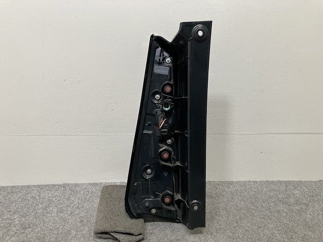 セレナ C28/NC28/FC28/FNC28 e-POWER/GC28/GFC28 純正 右 テールランプ/ライト/レンズ LED KOITO 220-2379Y 日産(144671)