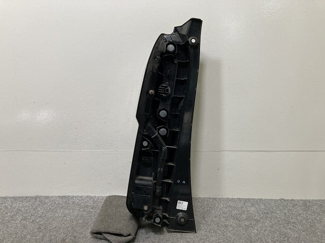 N-BOX/NBOX Nボックス カスタム/JF3/JF4 純正 後期 右 テールランプ/ライト/レンズ LED 刻印D ICHIKOH D186/33500-TTA-J114-M1(144672)