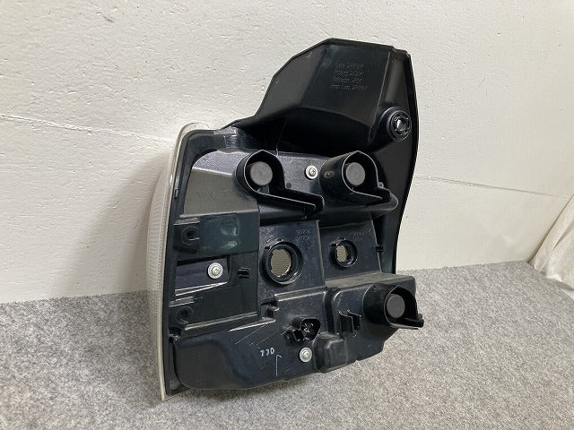 パッソ/ブーン M700A/M710A/M700S/M710S 純正 右 テールランプ/ライト/レンズ LED KOITO 220-69028 トヨタ(144683)