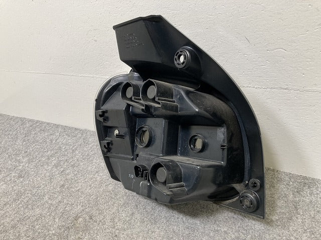 パッソ/ブーン M700A/M710A/M700S/M710S 純正 右 テールランプ/ライト/レンズ LED KOITO 220-69028 トヨタ(144683)
