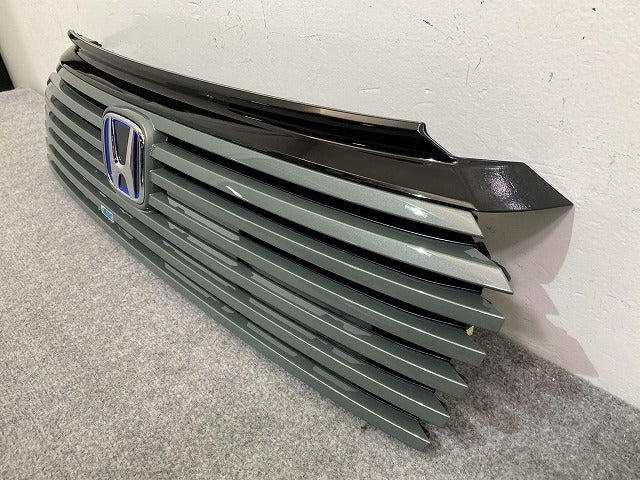 新車取り外し!ヴェゼル/VEZEL RV3/RV4/RV5/RV6 純正 フロント グリル/ラジエーターグリル ボタニカルグリーンパール G555P ホンダ(144715)