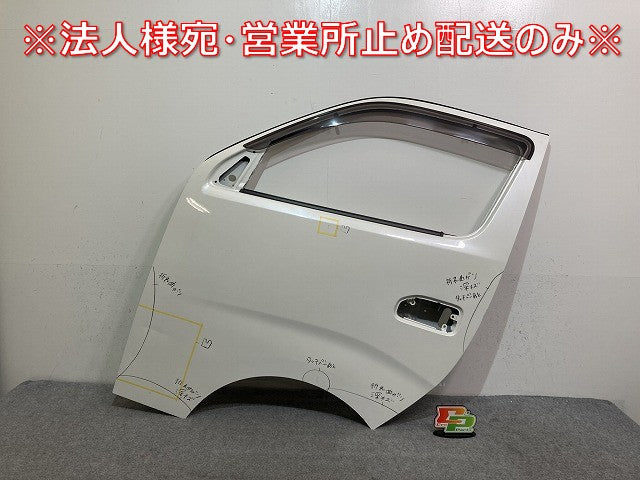 キャラバン NV350 E26 純正 左 フロント ドア バイザー付 ピュアホワイトパール QAC 日産(144727)