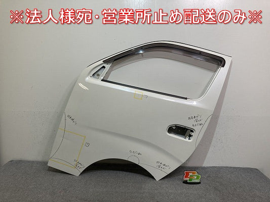 キャラバン NV350 E26 純正 左 フロント ドア バイザー付 ピュアホワイトパール QAC 日産(144727)