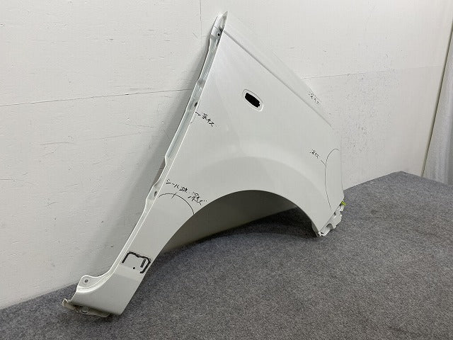 ムーヴ キャンバス/キャンパス LA800S/LA810S 純正 右 フロントフェンダー 53811-B2A50 パールホワイトIII W24 ダイハツ(144728)