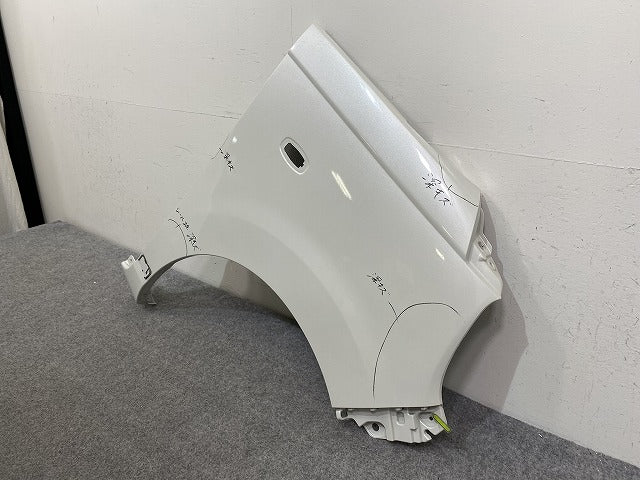 ムーヴ キャンバス/キャンパス LA800S/LA810S 純正 右 フロントフェンダー 53811-B2A50 パールホワイトIII W24 ダイハツ(144728)