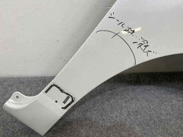 ムーヴ キャンバス/キャンパス LA800S/LA810S 純正 右 フロントフェンダー 53811-B2A50 パールホワイトIII W24 ダイハツ(144728)